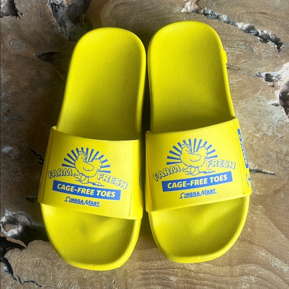 Meow Wolf Omega Mart Cage Free Toes Mens Womens Slides - Marked Men’s Size 6 - Picture 3 of 16